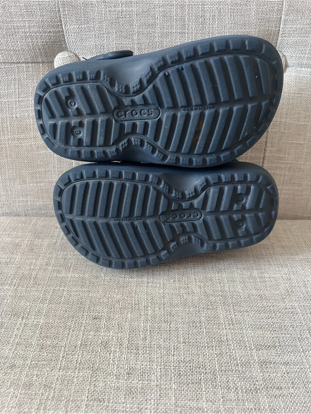Crocs Classic kids unisex faux fur Lined mule Clogs w/strap, Navy, size 8
